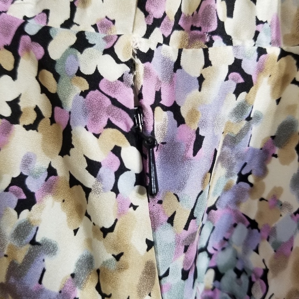 Bebe Abstract Floral Ruffle Open Back Dress Large - Picture 7 of 7